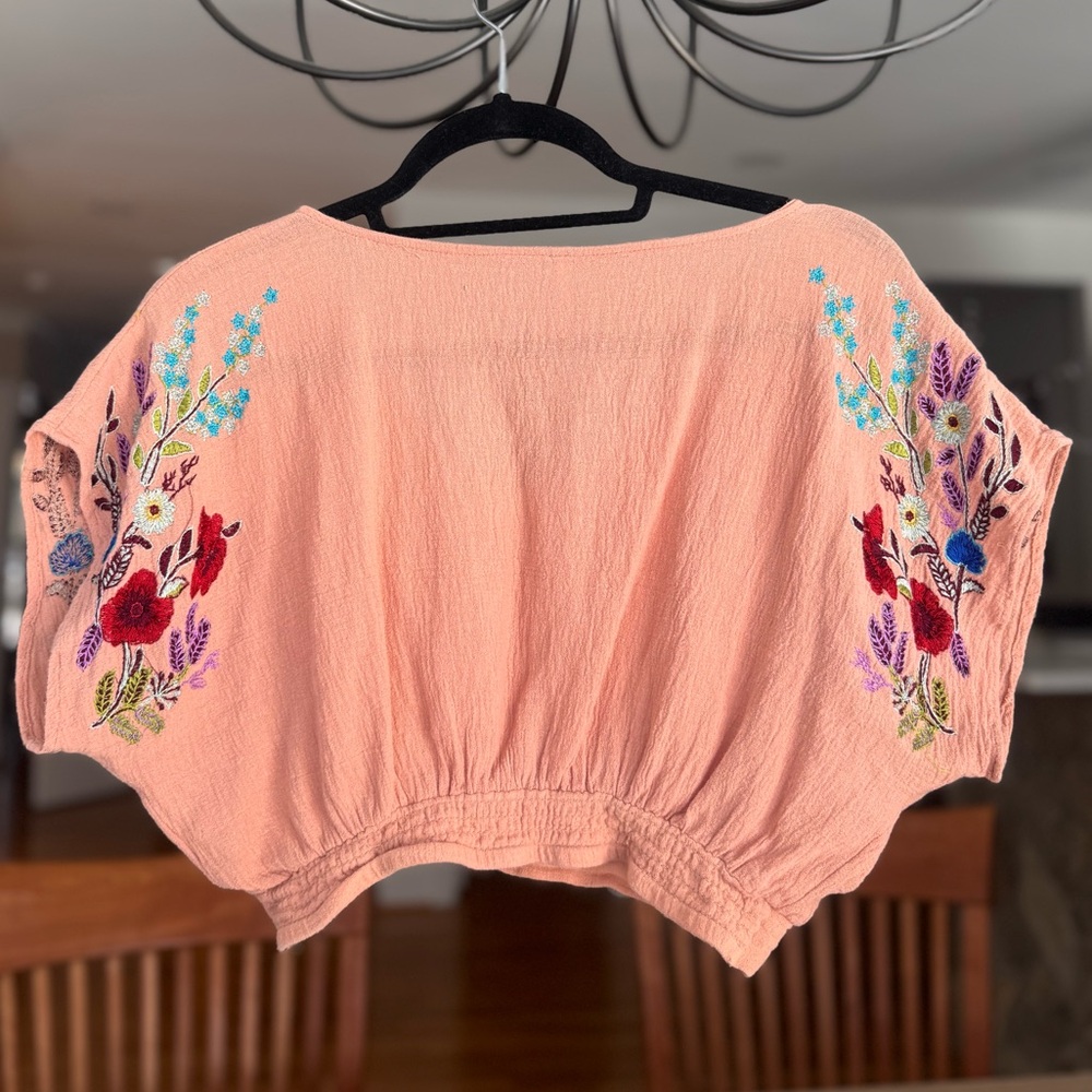 Free People gorgeous peach floral embroidered Blouse crop top - Picture 3 of 10